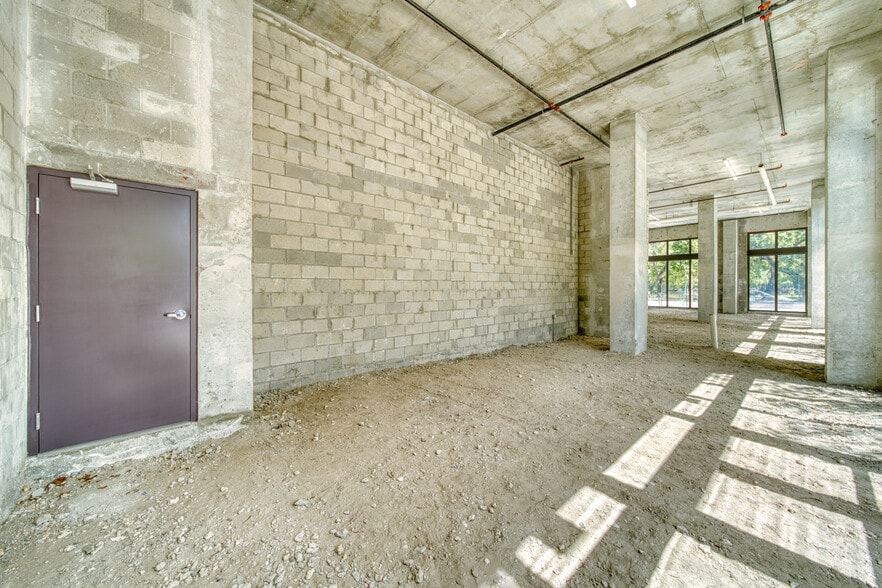 More Photos Of 5402 W Flagler St, Coral Gables General Retail For Lease