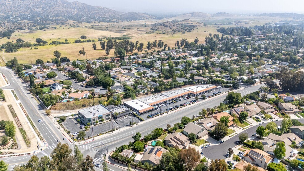 More Photos Of 23701-23751 Roscoe Blvd, Canoga Park General Retail For Sale