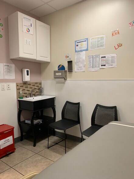 More Photos Of 5797 Washington Blvd, Culver City Showroom For Lease