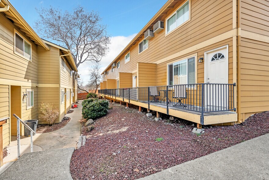 More Photos Of 2408 W 10th St, The Dalles Apartments For Sale