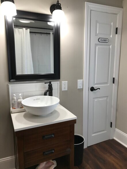 More Photos Of 11058 Shook Rd, Romulus Office Residential For Sale