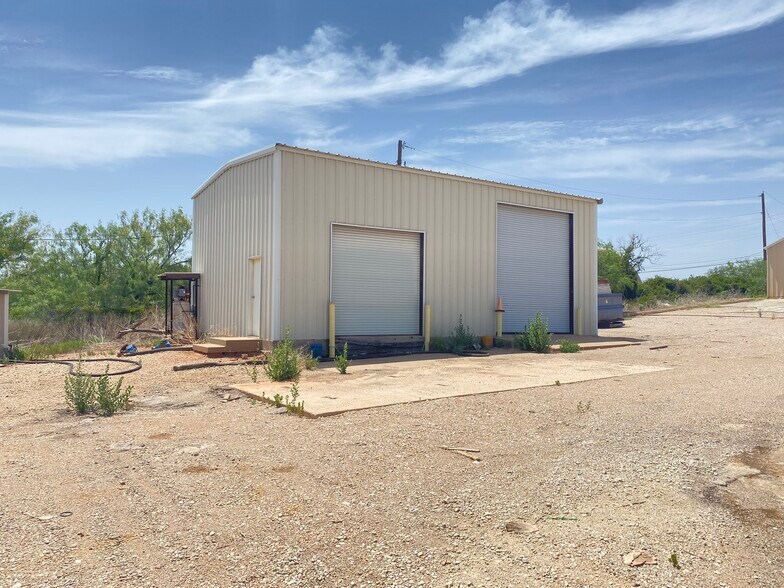 More Photos Of 2306 E Broadway St, Sweetwater Truck Terminal For Lease