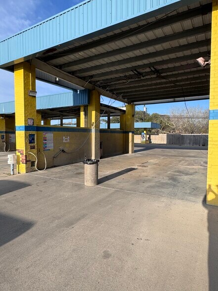 More Photos Of 952 S Commercial St, Aransas Pass Carwash For Sale