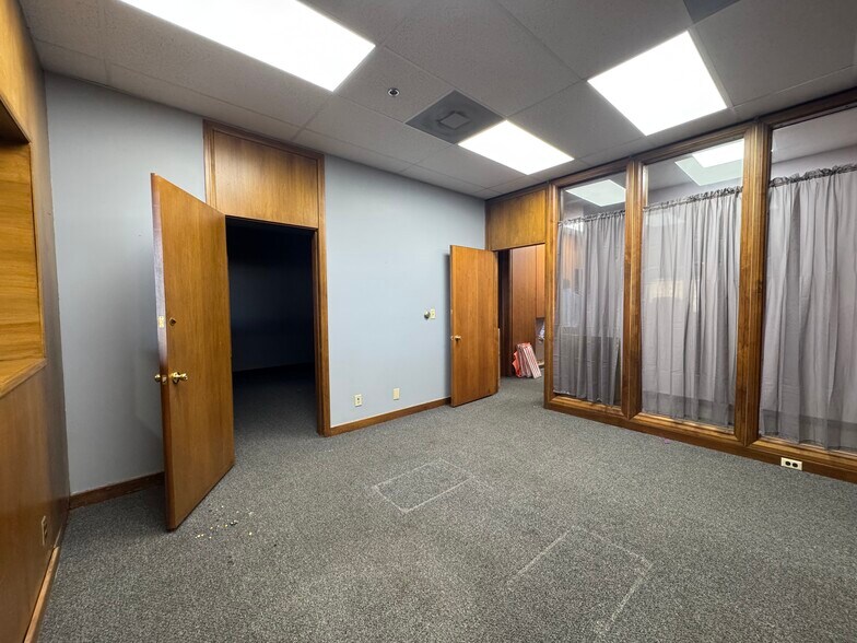 More Photos Of 1941 S 42nd St, Omaha Office For Lease