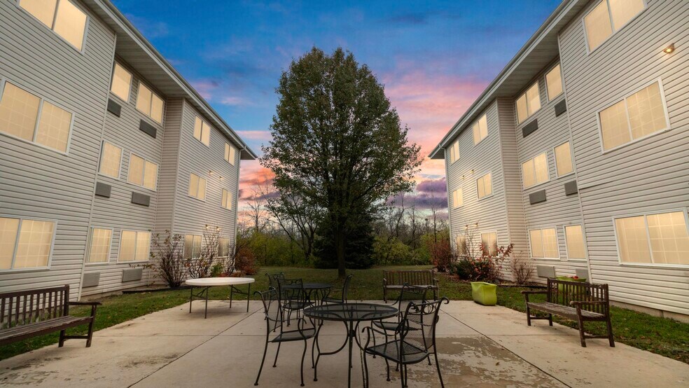 More Photos Of 1001 W College, Oak Creek Hotel For Sale