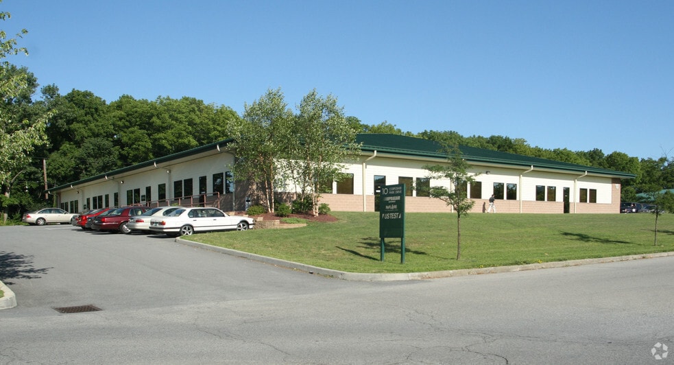 More Photos Of 10 Corporate Park Dr, East Fishkill Light Distribution For Lease