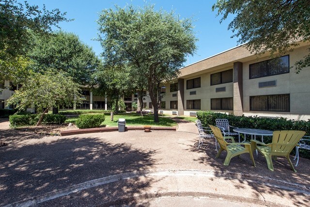 More Photos Of 3605 S US Highway 75, Sherman Hotel For Lease