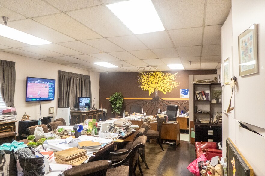 More Photos Of 2707 Fairfax Ave, Culver City Light Distribution For Lease