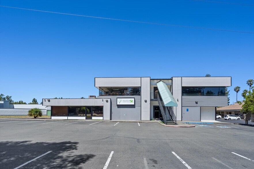 More Photos Of 6640 Redwood Dr, Rohnert Park Office For Sale
