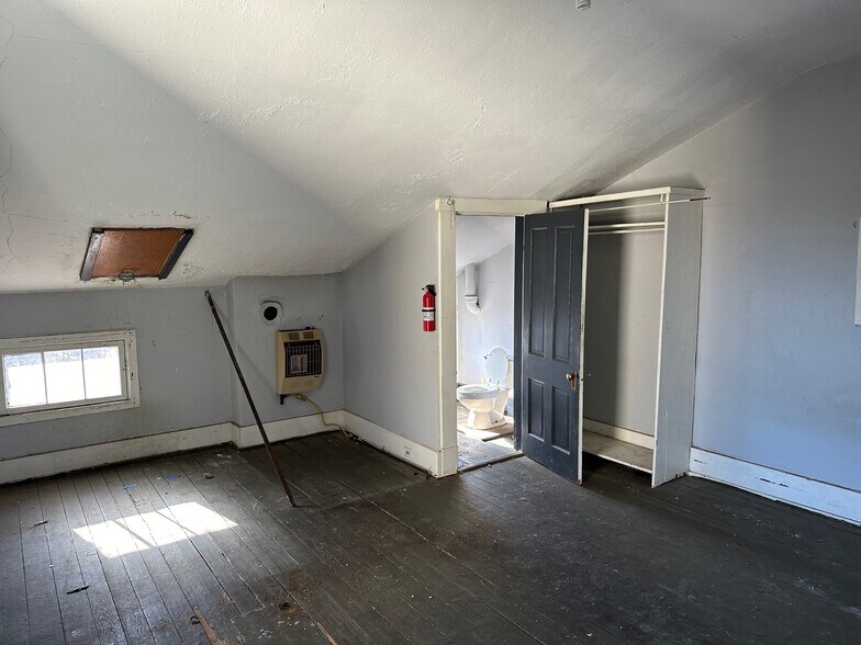 More Photos Of 2141 Central Ave, Cincinnati Storefront Retail Residential For Sale