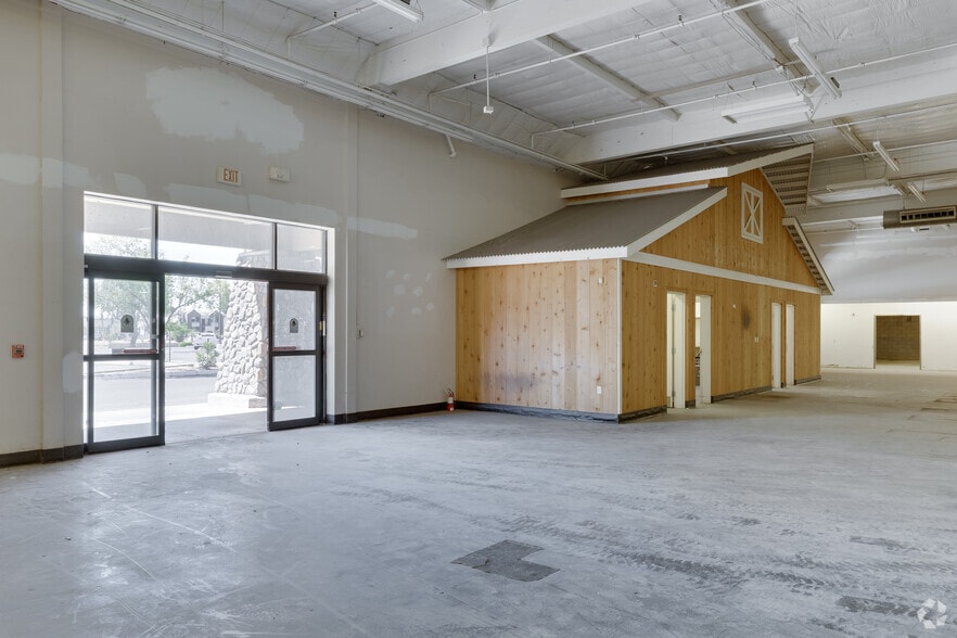 More Photos Of 5130 W Peoria Ave, Glendale Supermarket For Sale