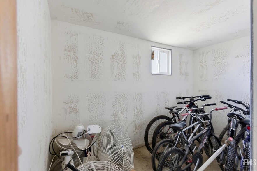 More Photos Of 2800 Patton Way, Bakersfield Specialty For Sale