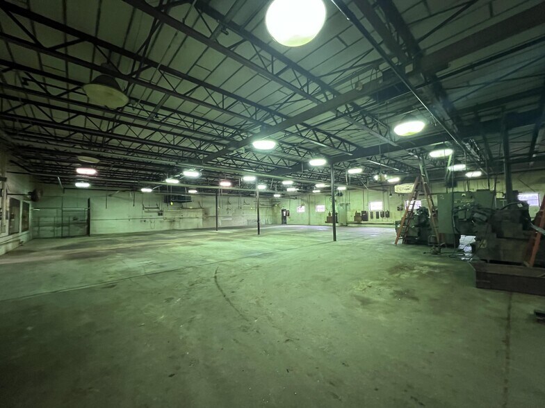 More Photos Of 1175 Bragg St, Honeoye Falls Warehouse For Lease