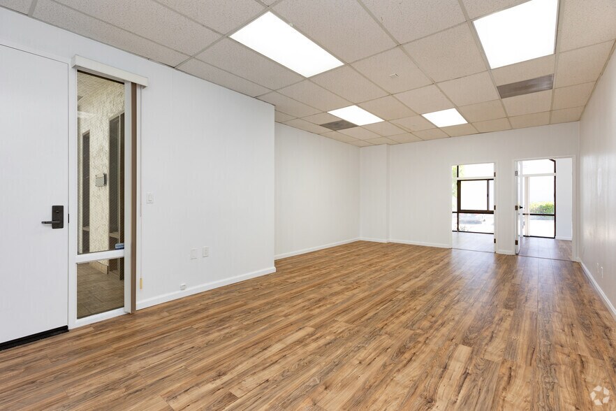 More Photos Of 2277 Townsgate Rd, Westlake Village Office For Lease