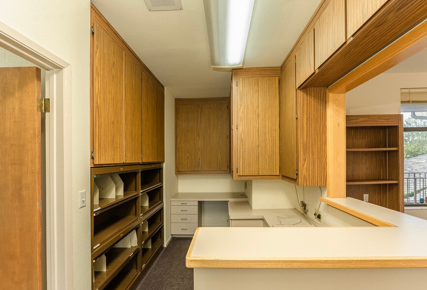 More Photos Of 26535 Carmel Rancho Blvd, Carmel Medical For Lease