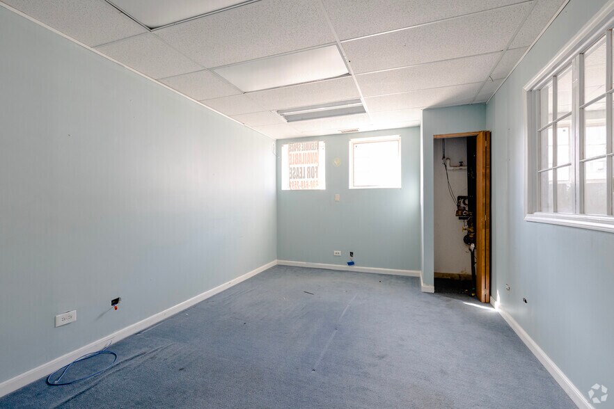 More Photos Of 5744 W Irving Park Rd, Chicago Office Residential For Sale