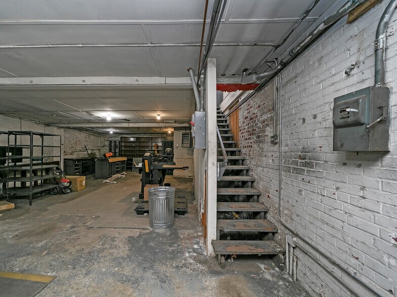 More Photos Of 37 N Broad St, Brevard Storefront Retail Office For Lease