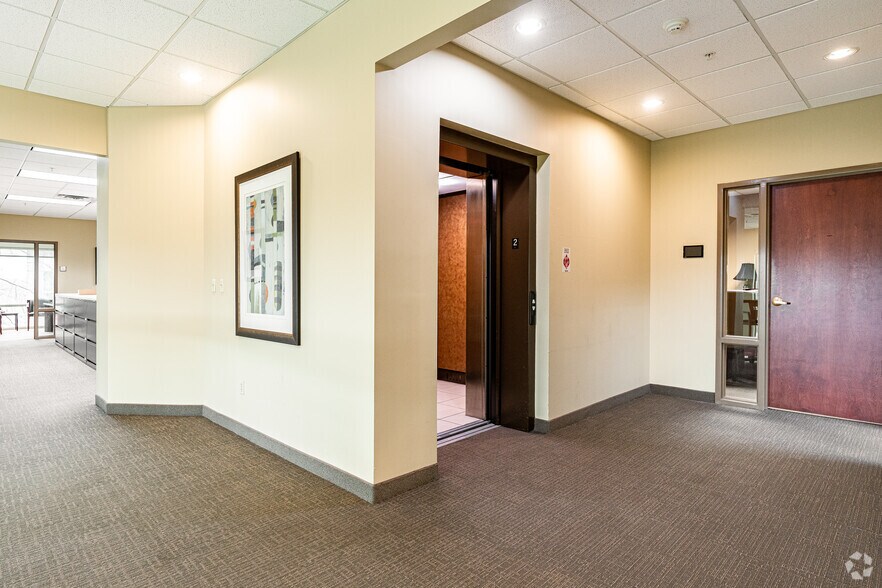 More Photos Of 2305 River Rd, Louisville Office For Lease