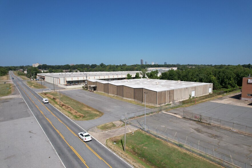 More Photos Of 2000 E Roosevelt Rd, Little Rock Warehouse For Sale