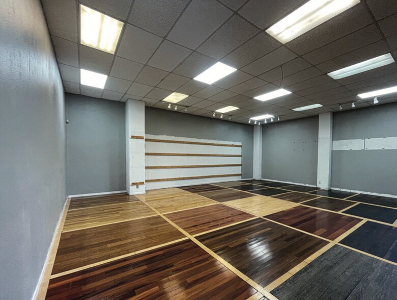 More Photos Of 3401 W Expressway 83, McAllen Flex For Lease