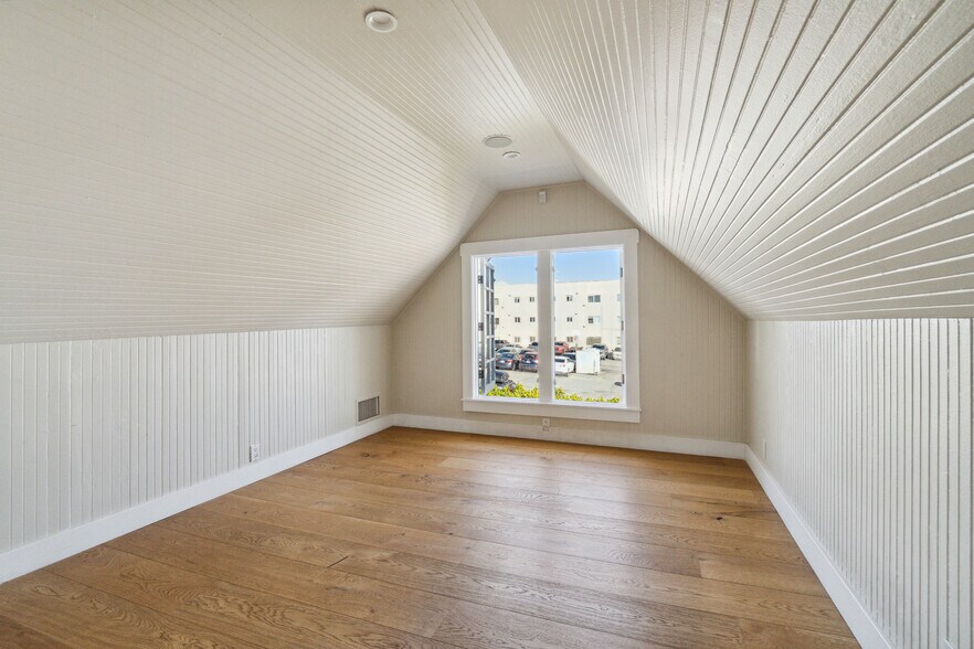 More Photos Of 523 Ocean Front Walk, Venice Storefront Retail Office For Lease