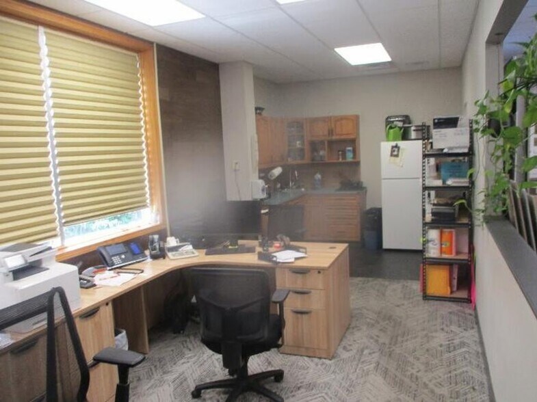 More Photos Of 100 19th St NW, Willmar Showroom For Sale
