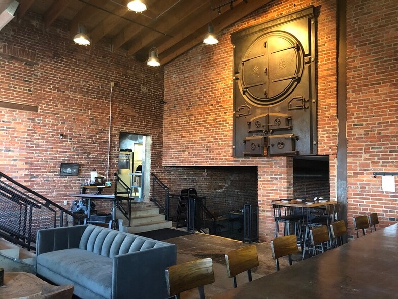 More Photos Of 101 N Haven St, Baltimore Showroom For Lease