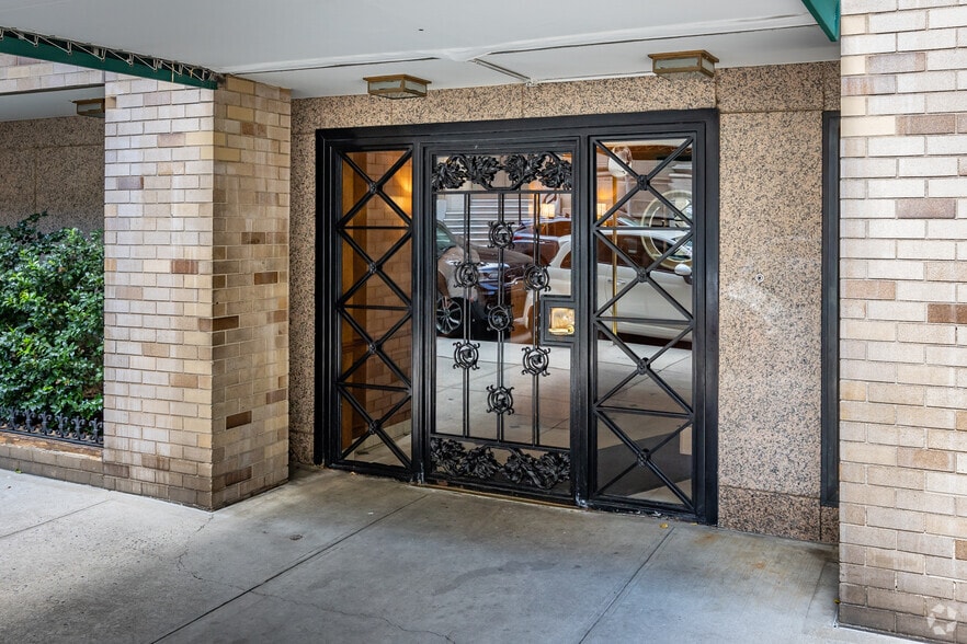 More Photos Of 155 E 76th, New York Apartments For Lease