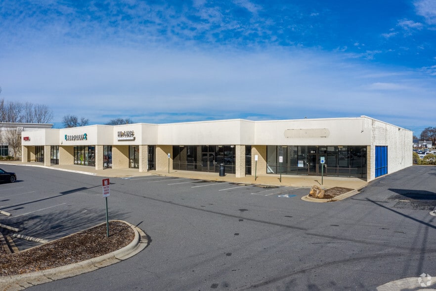 More Photos Of 601 N Polk St, Pineville Unknown For Lease