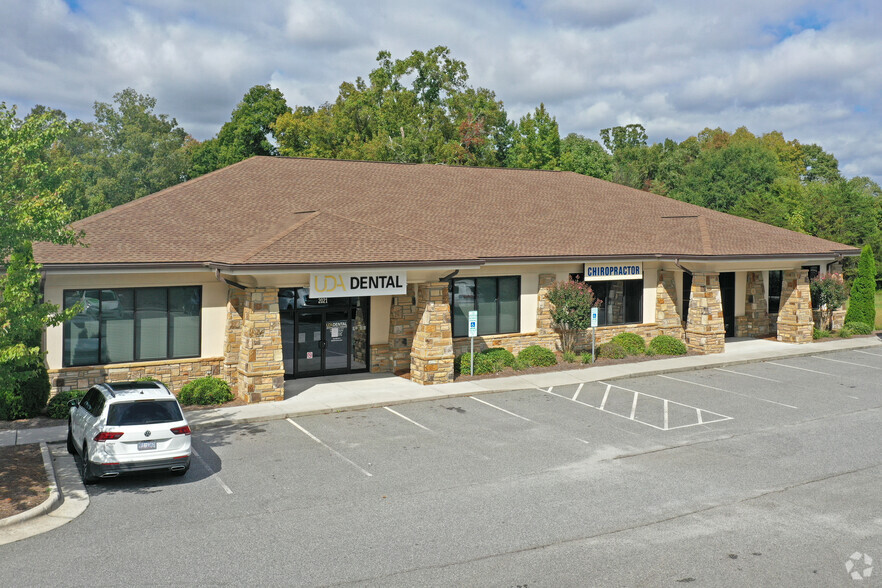 Primary Photo Of 2021 Eastchester Dr, High Point Medical For Lease