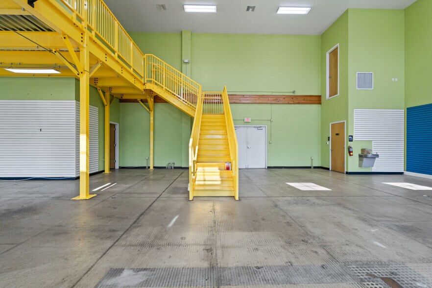 More Photos Of 410 S Hopkins Ave, Titusville Storefront For Lease