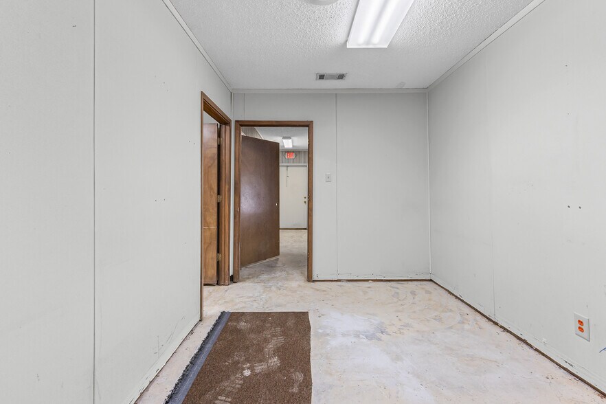 More Photos Of 5408 Wesley St, Greenville Freestanding For Sale