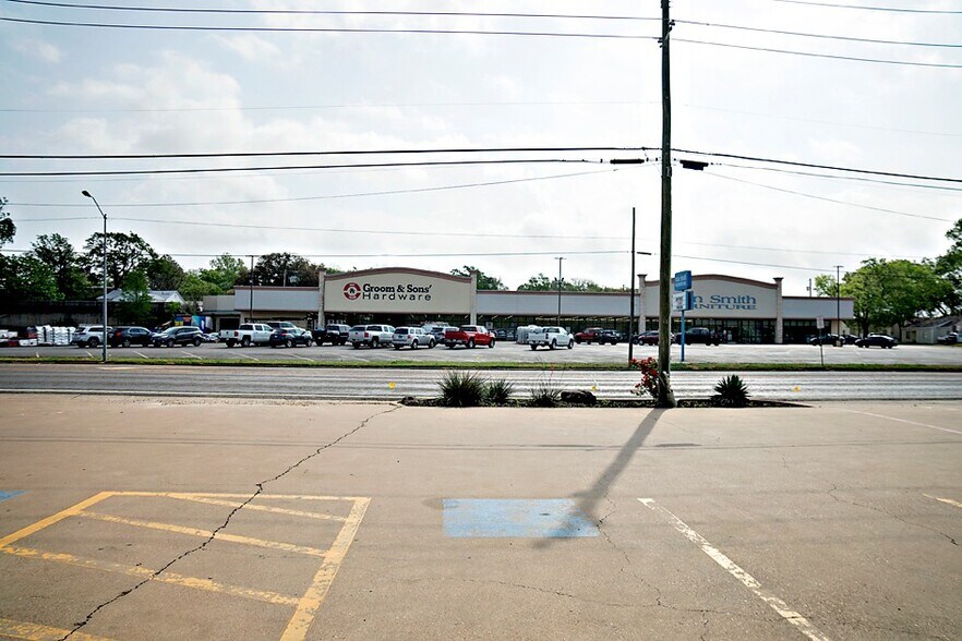 More Photos Of 220 S Palestine St, Athens Restaurant For Sale