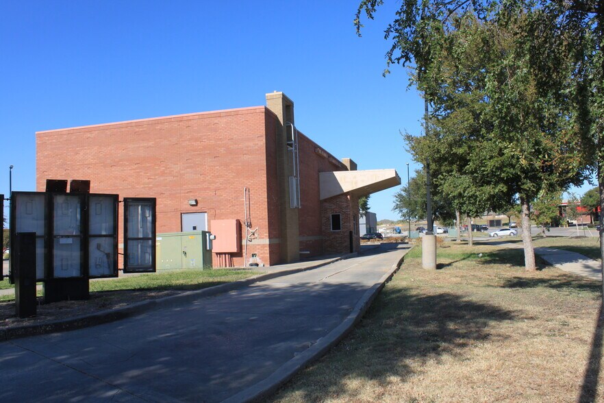 More Photos Of 1533 W Hebron Pky, Carrollton Restaurant For Sale