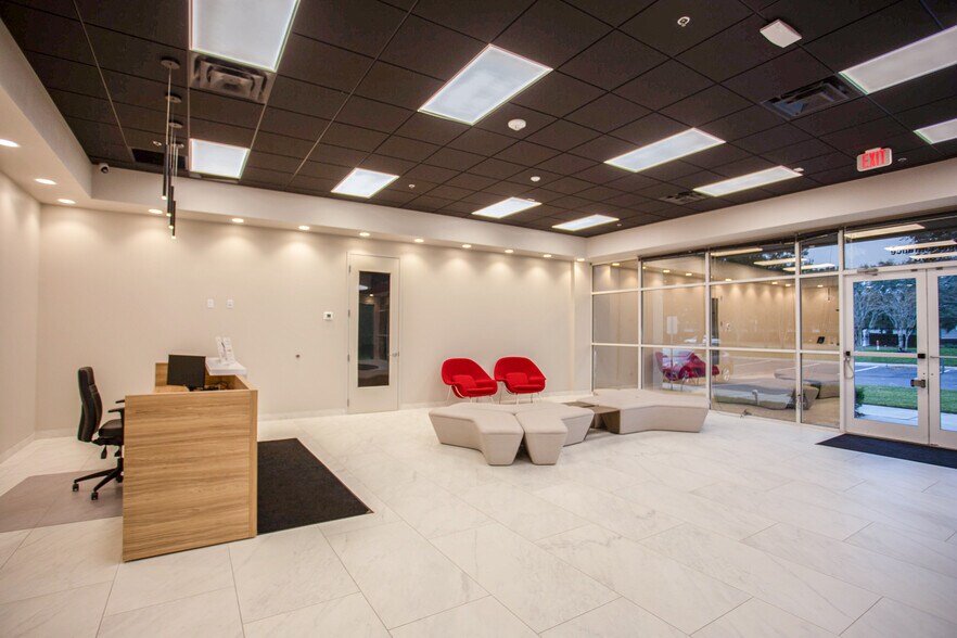 More Photos Of 2721 Discovery Dr, Orlando Research And Development For Lease