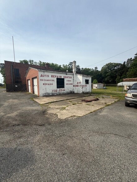 More Photos Of 10615 Crain hwy, Faulkner Auto Repair For Sale
