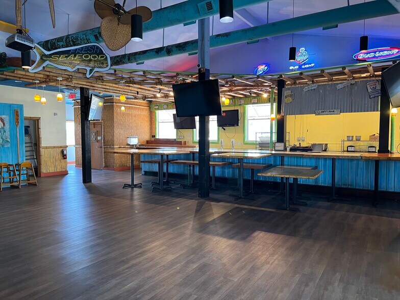 More Photos Of 300 N Lake Park Blvd, Carolina Beach Restaurant For Lease
