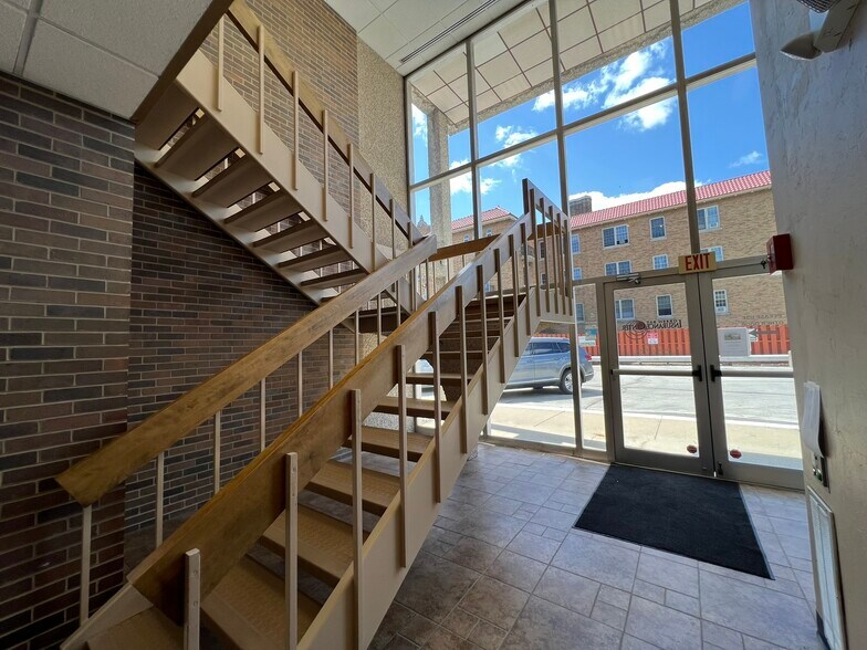 More Photos Of 417 Monroe Ave, Green Bay Medical For Lease