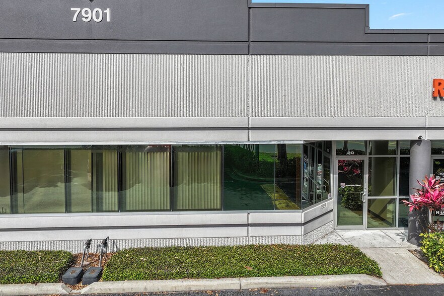 More Photos Of 7901 Kingspointe Pky, Orlando Flex For Sale