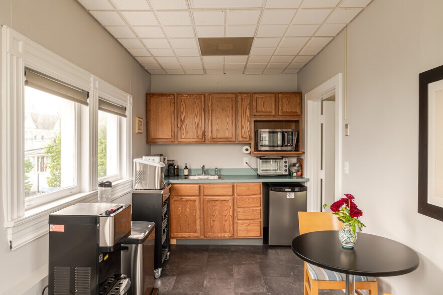 More Photos Of 437 E Allen St, Hudson Office For Sale