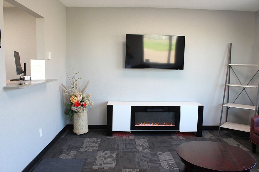 More Photos Of 102 B Dr, Circle Hotel For Sale