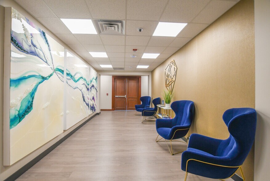 More Photos Of 501 Madison St S, Huntsville Office For Lease