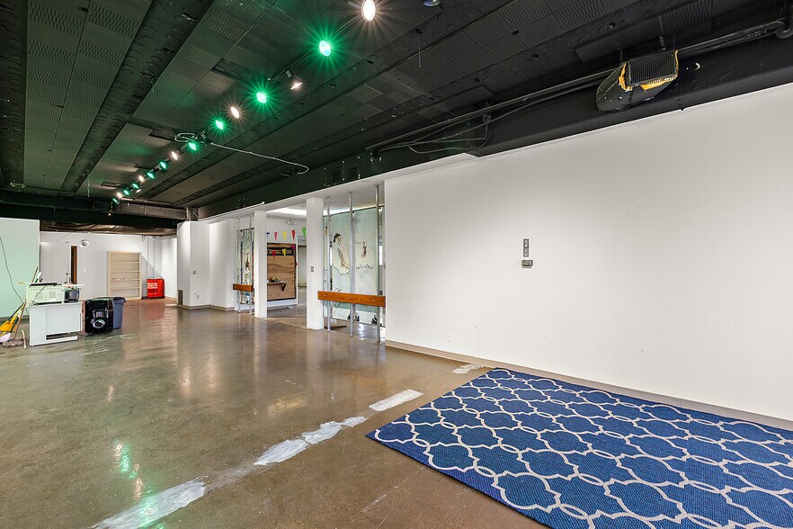 More Photos Of 71-75 W Huron St, Pontiac Office For Sale