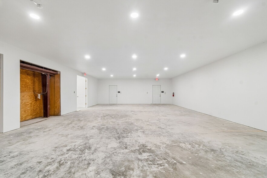 More Photos Of 1956 Kingsley Ave, Orange Park General Retail For Sale