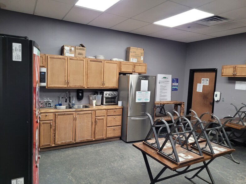 More Photos Of 1427 Howell St, North Kansas City Manufacturing For Lease