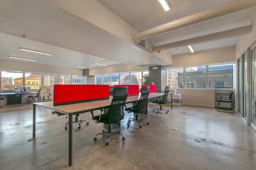 More Photos Of 211 N Ervay St, Dallas Office For Sale