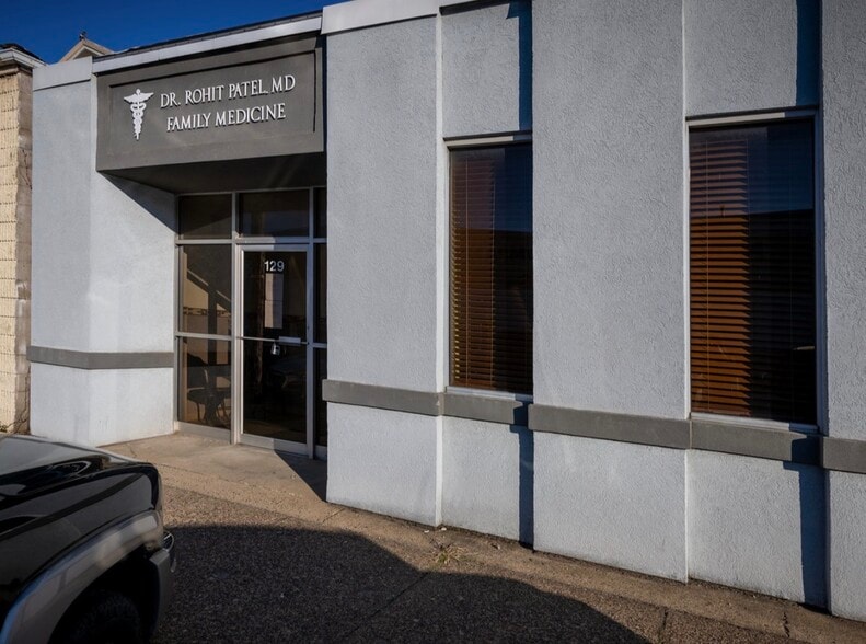 More Photos Of 129 7th Ave, Charleston Office For Sale