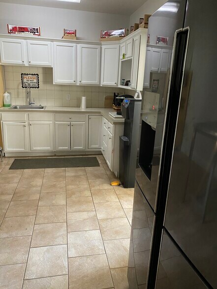 More Photos Of 60 Scott Rd, Prospect Warehouse For Lease