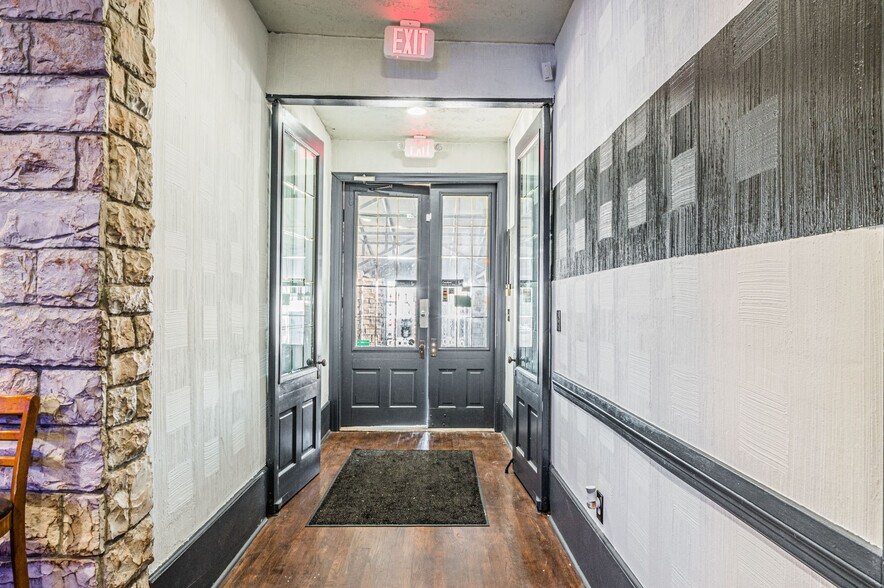 More Photos Of 1026-1038 Chestnut St, Bowling Green Restaurant For Sale