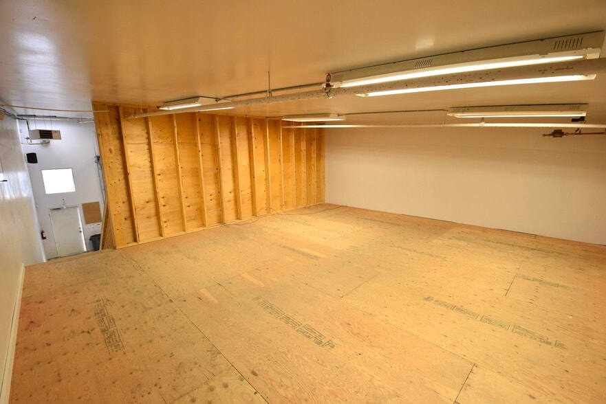 More Photos Of 9903 209 St NW, Edmonton Warehouse For Sale